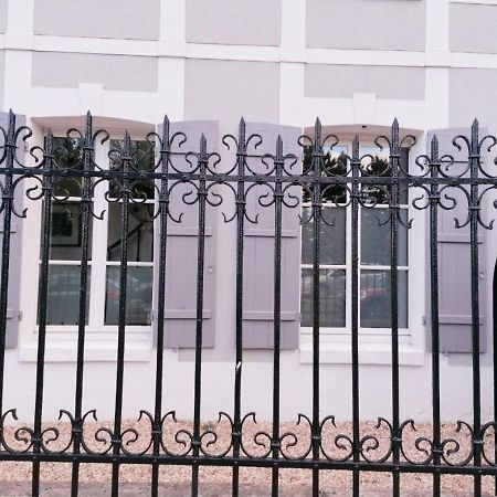 Apartmán Le 2 Pieces Avec Parking Prive Honfleur Exteriér fotografie